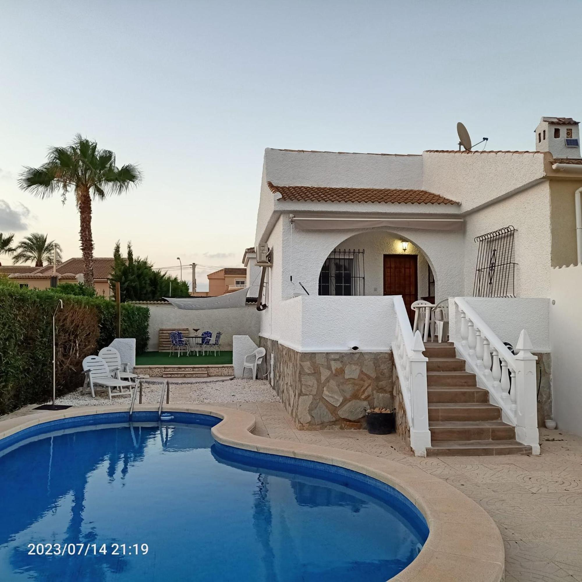 Acogedora Casa Con Piscina Villa Torrevieja Exterior foto